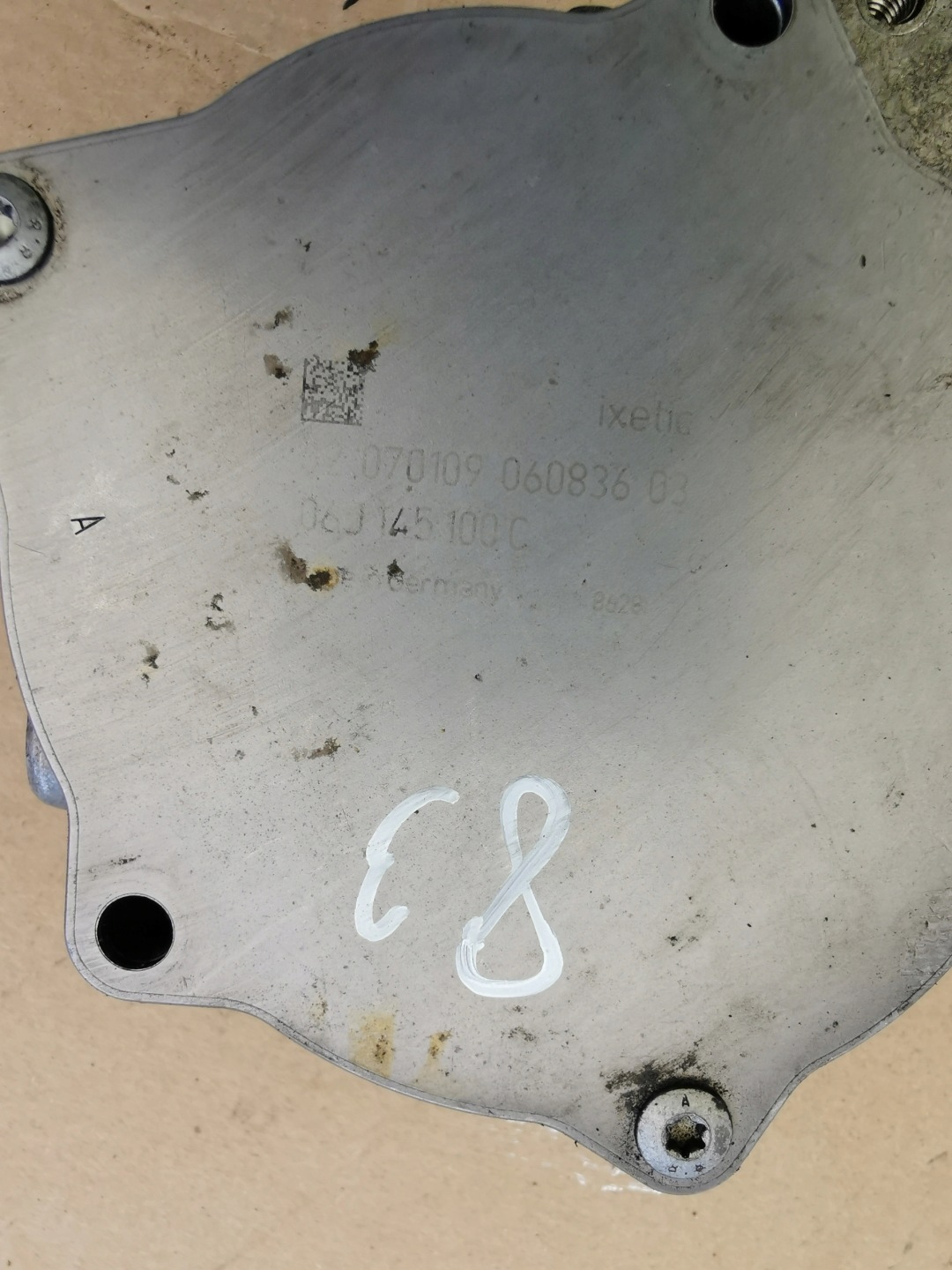 AUDI VW A4 B8 A5 Q5 A3 8P 06J145100C WACUM VACUM Pompa