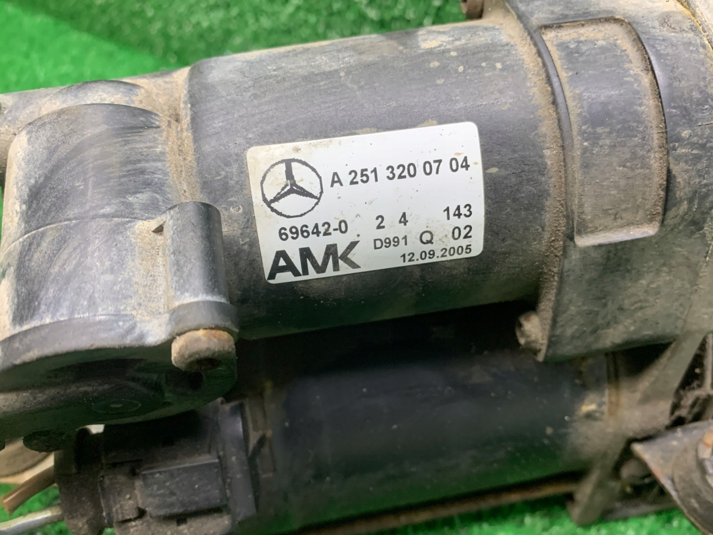 MERCEDES R W251 compressor; pump springing AIRMATIC A2513200704 ORYG
