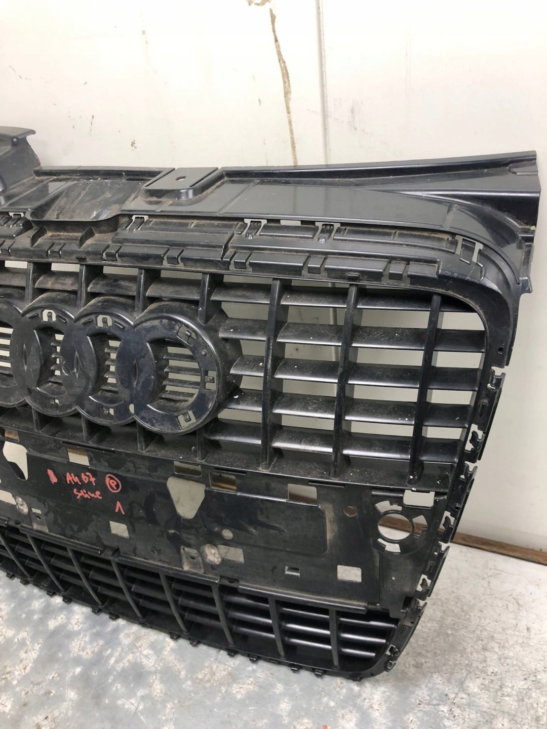 Grill Grill AUDI A4 B7 S-LINE 8E0853651M
