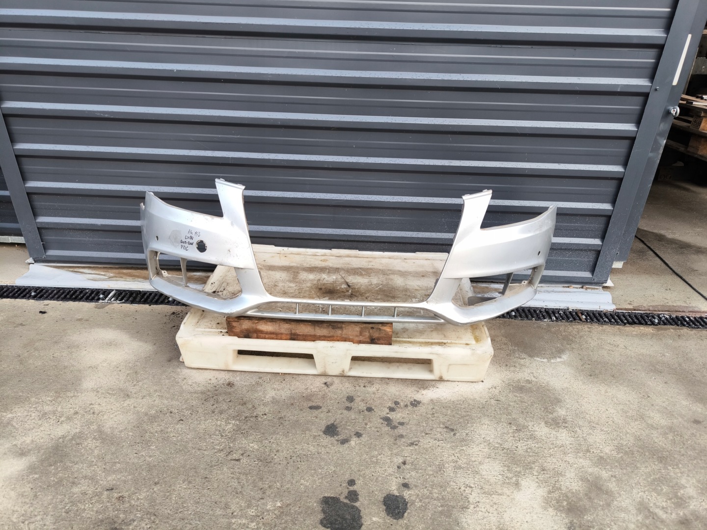 bumper front AUDI A4 B8 LX7W PDC 2008-2011 original !!!!