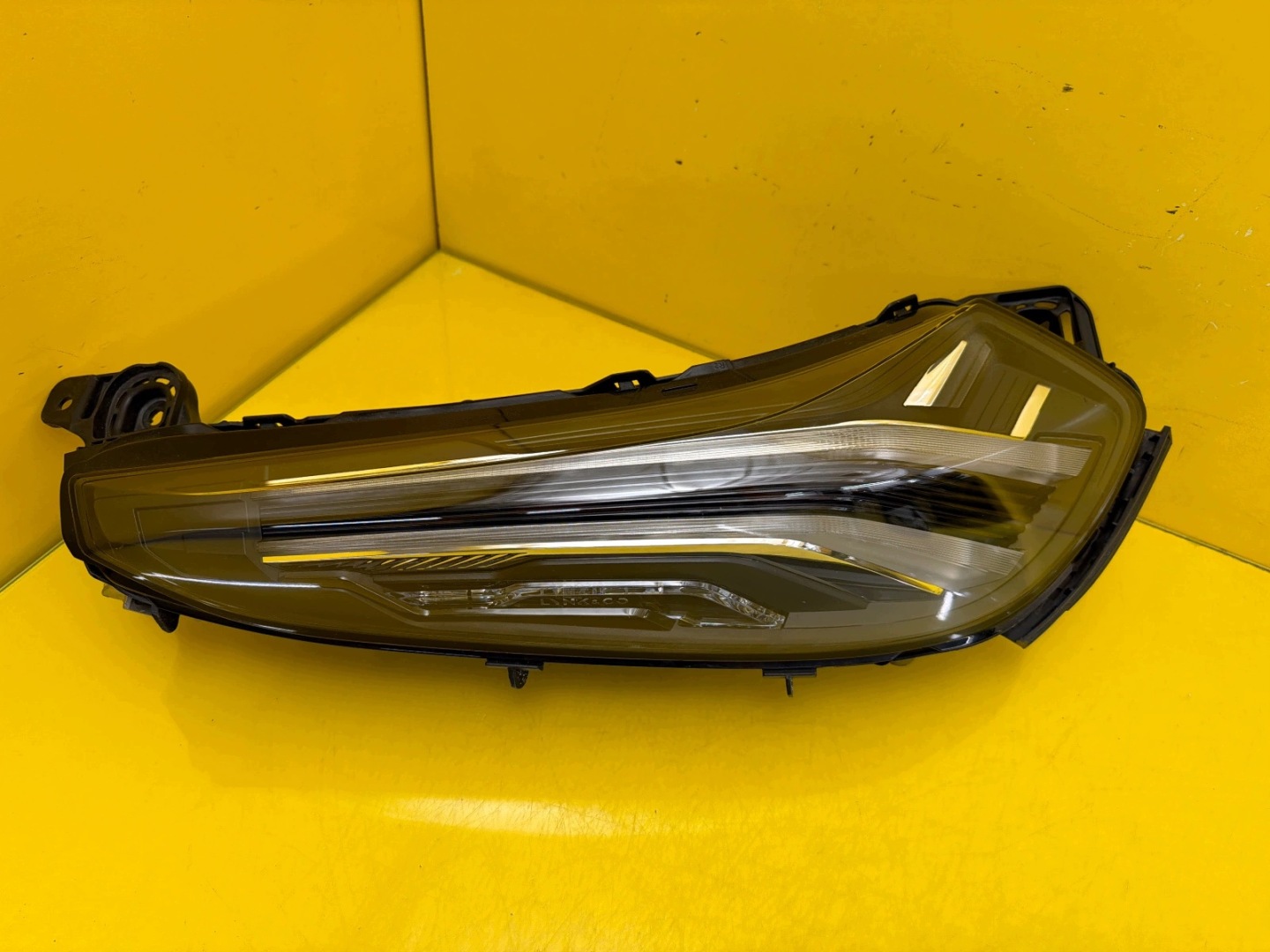 light right front Lynk&Co 01 DRL 8893628771