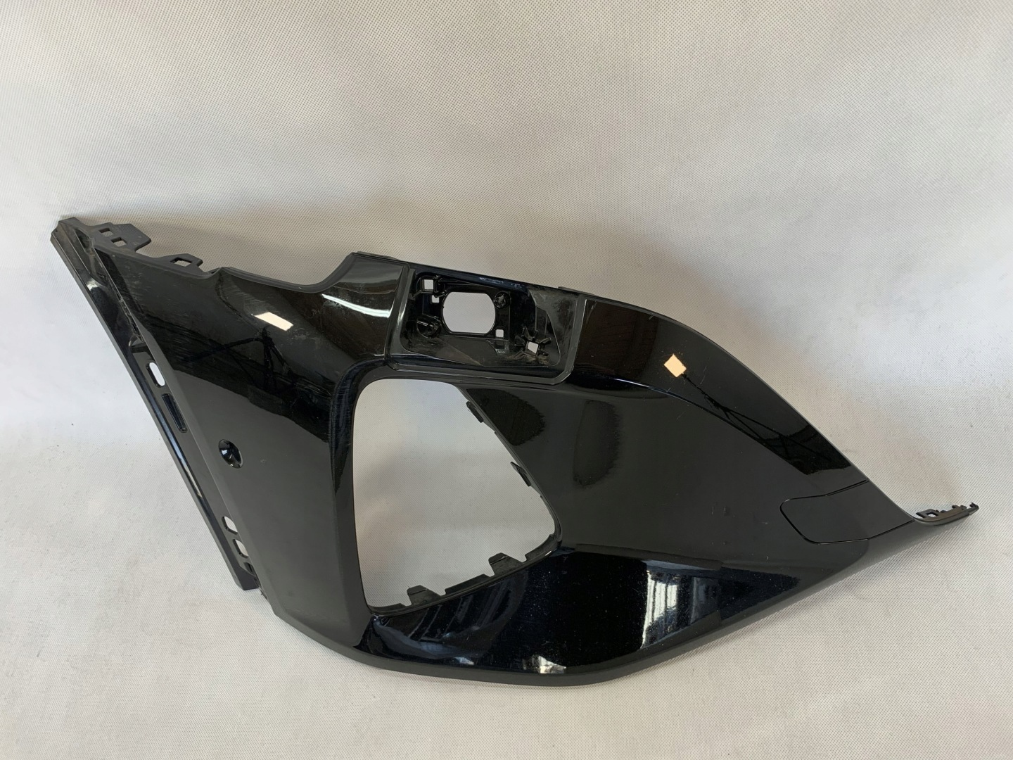 corner right front bumper Audi Q8 E-Tron FL 22r PDC 4KE807438H 02.26