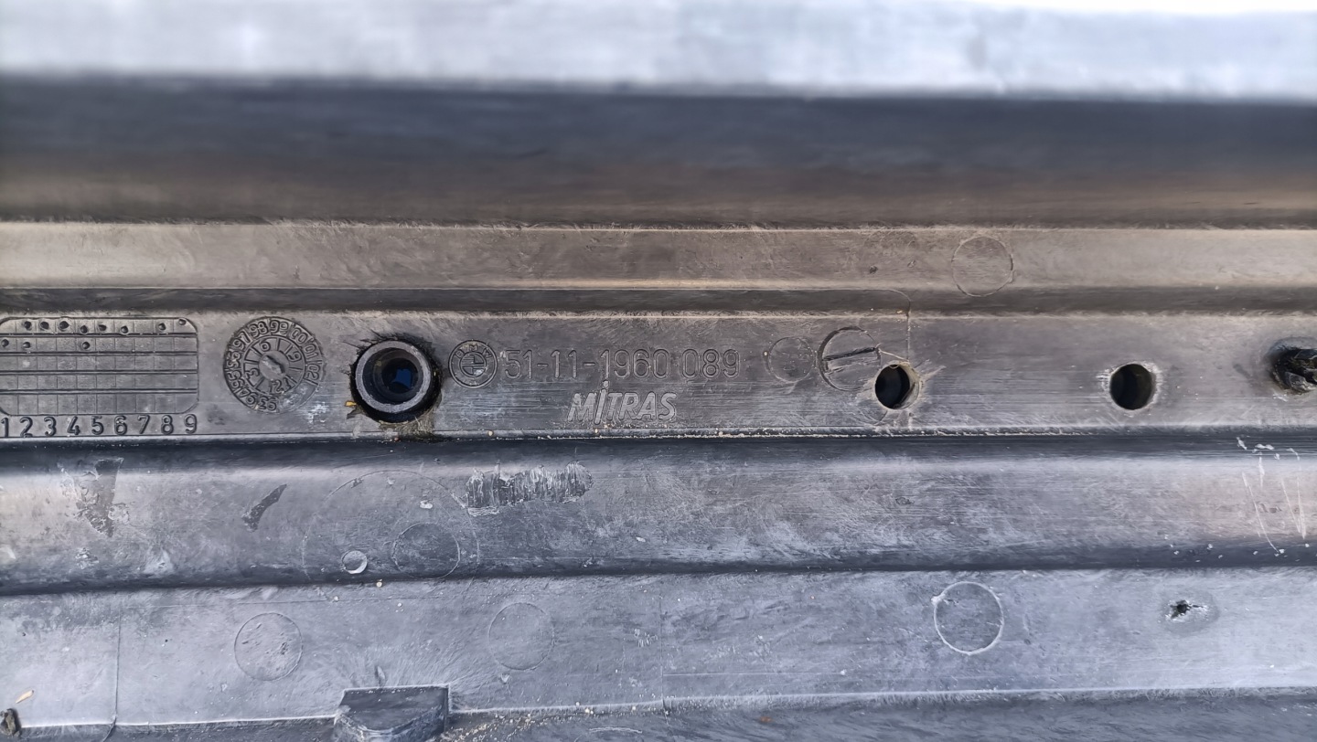 BMW 3 E36 bumper front + sider 51111960089 LC7