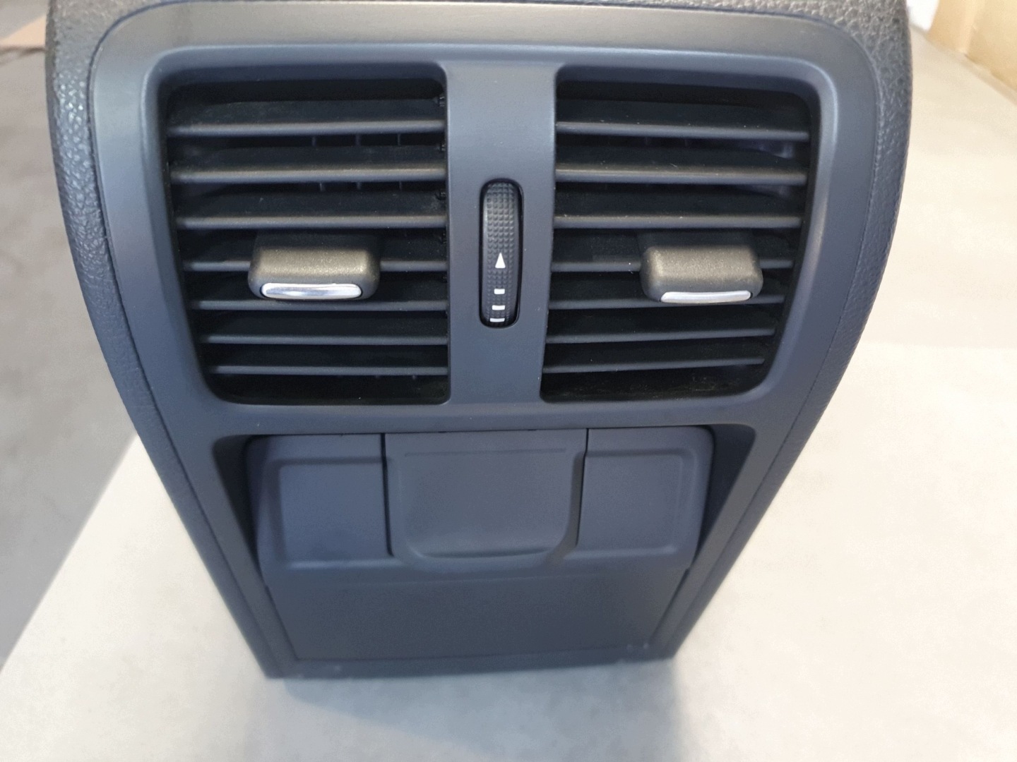 Volkswagen PASSAT CC tunel bracciolo 3AB863241E
