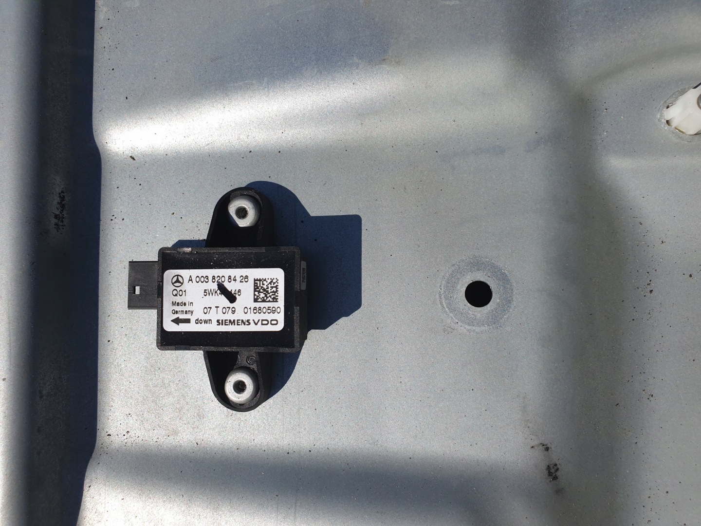 window regulator front right sheet metal MERCEDES R W251 OE