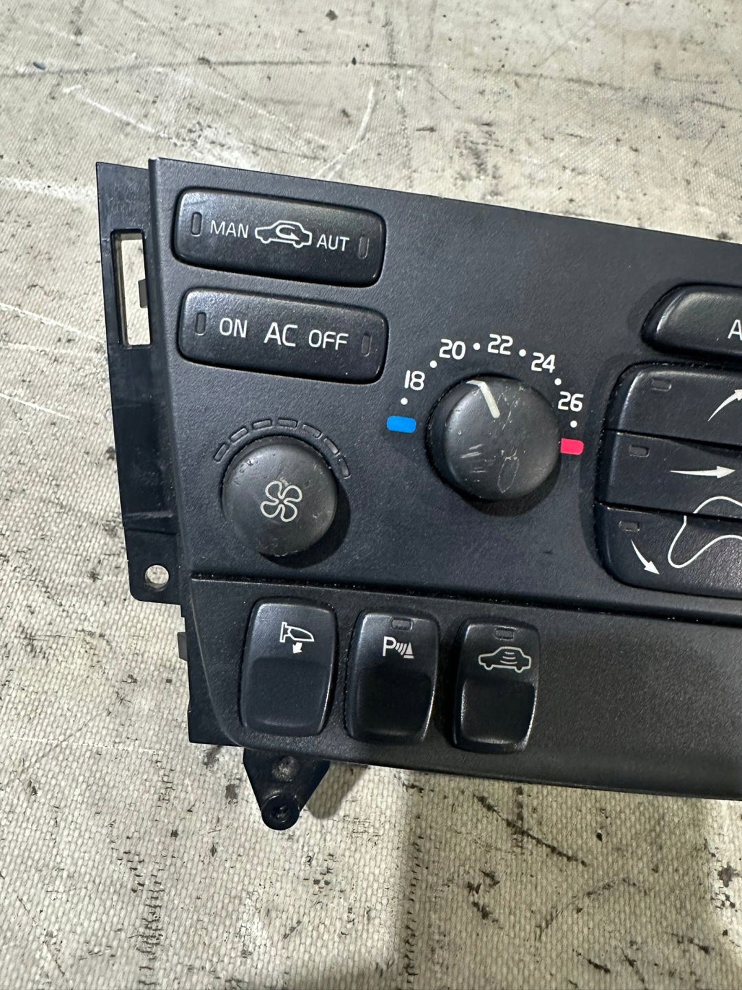 Unite commande clima Bouches buses VOLVO V70 2.4D 30716022 06W12E-01