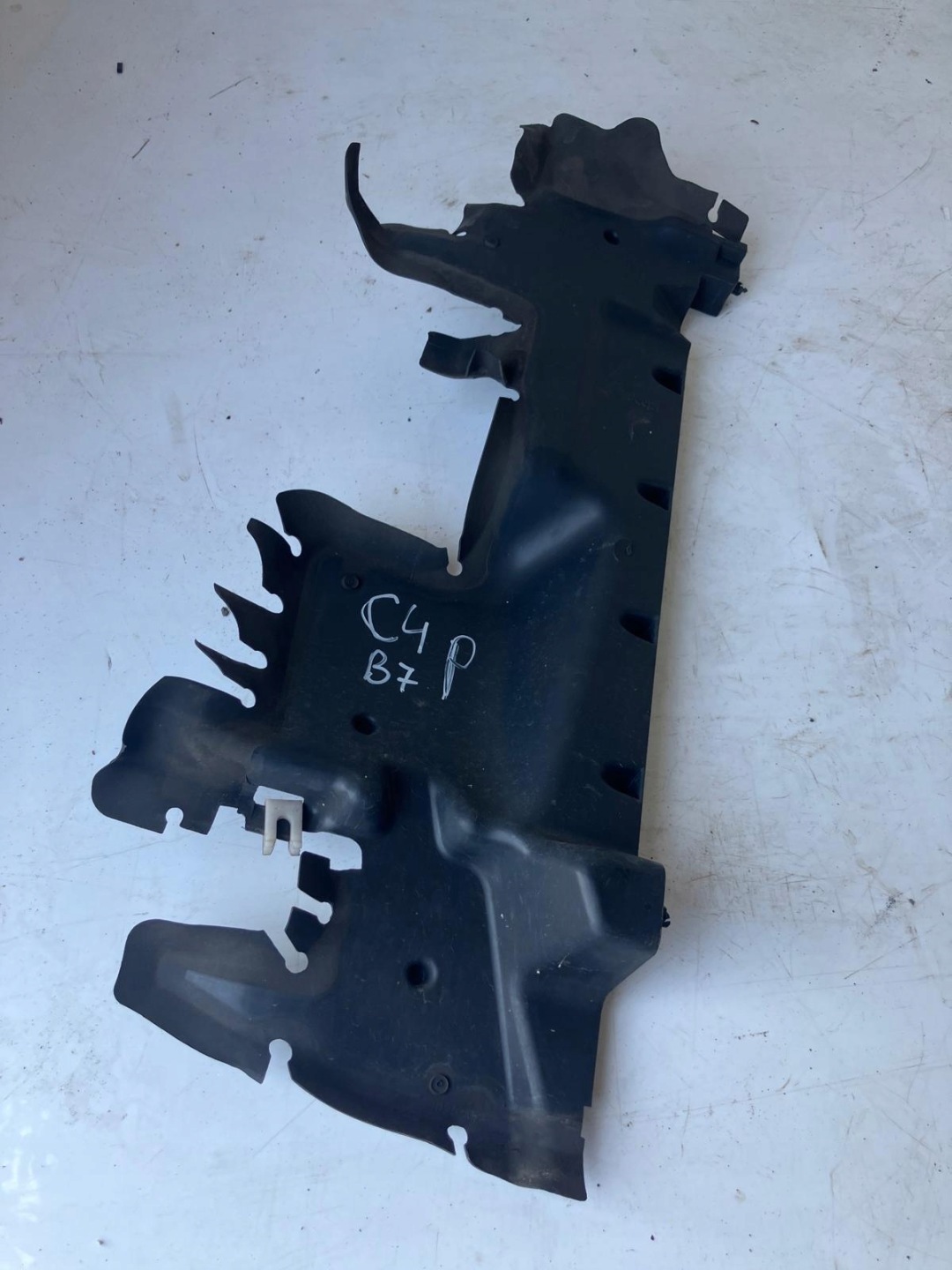 air duct air line right front CITROEN C4 II B7 9687421680
