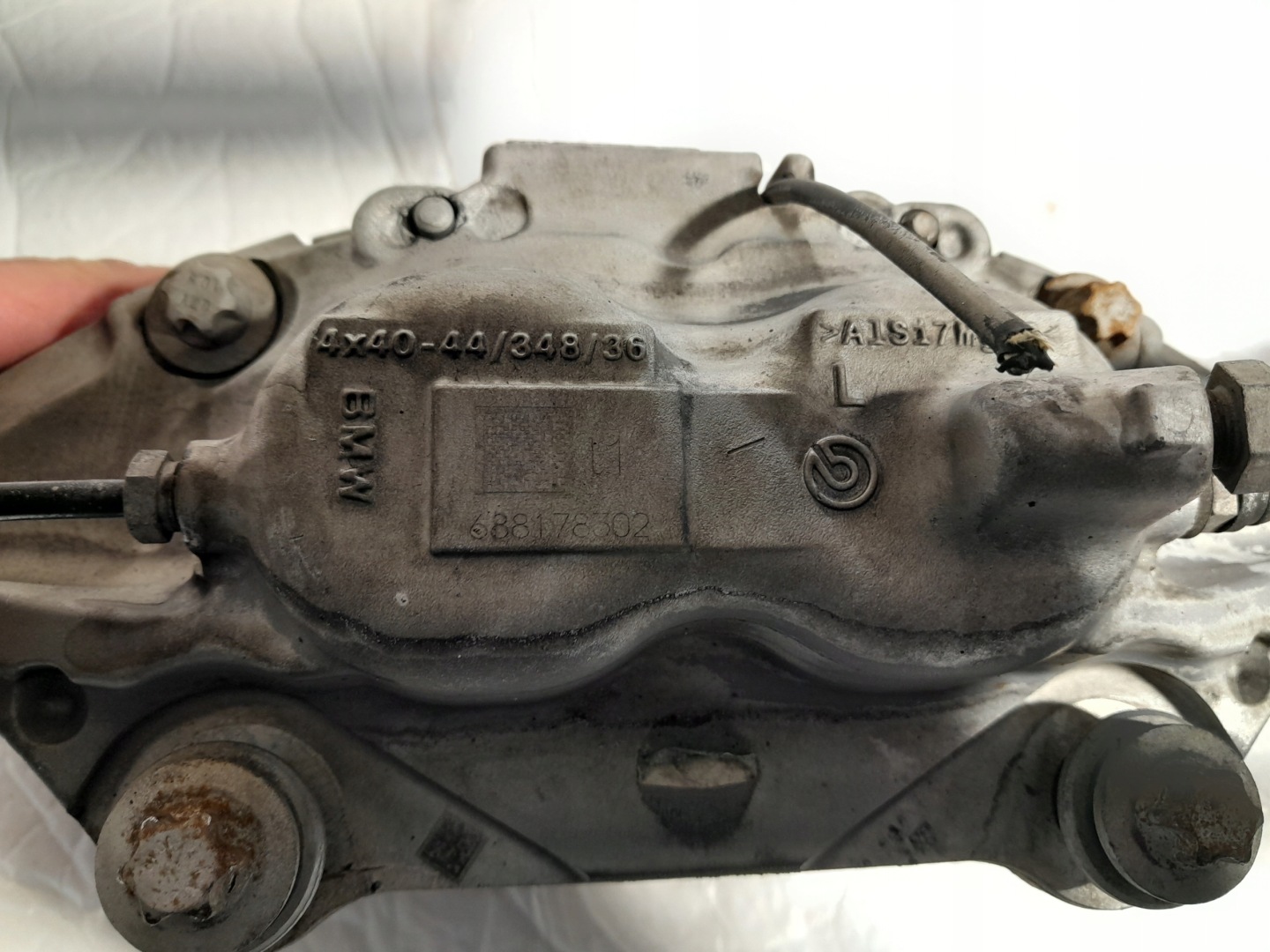 BMW X7 G07 40i caliper brake left front 6891287