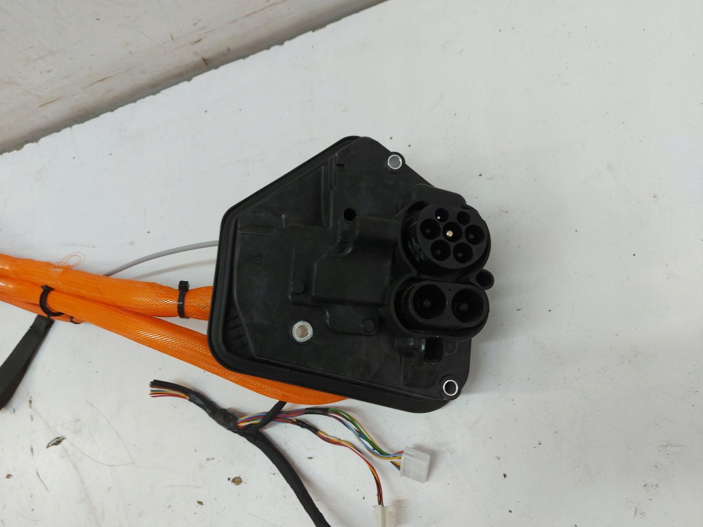 TESLA MODEL Y 2024r adapter prijenos LADOWANIA 1490374-20-E
