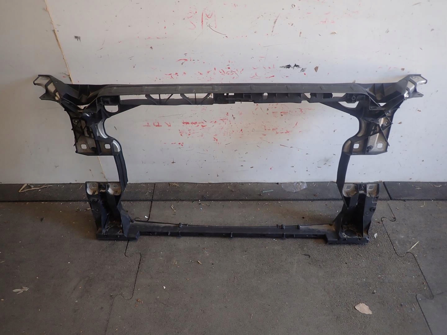 support panel for radiators AUDI A4 B9 2015- 8W0805594