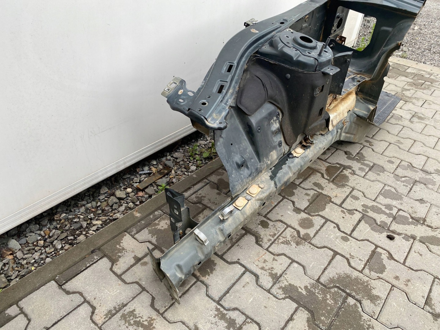 quarter front right Ford Mustang VI 2015+