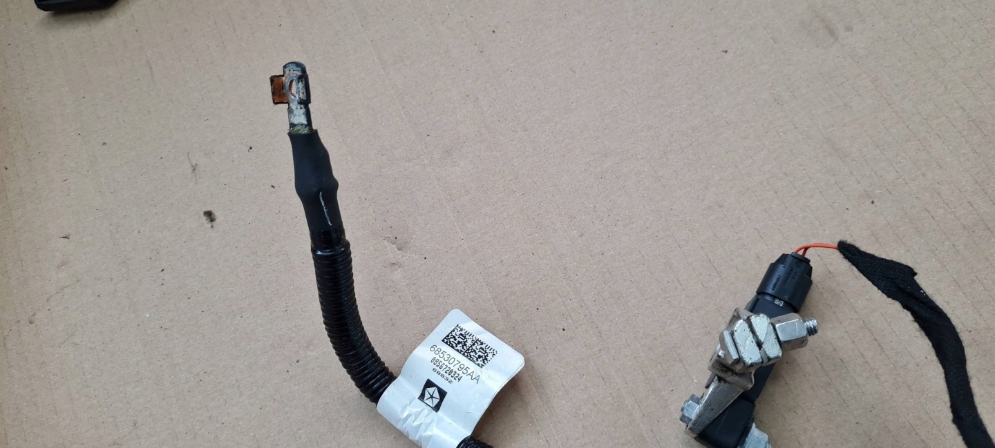 Chrysler Pacifica 2022 cable battery sensor terminal 68318616AC
