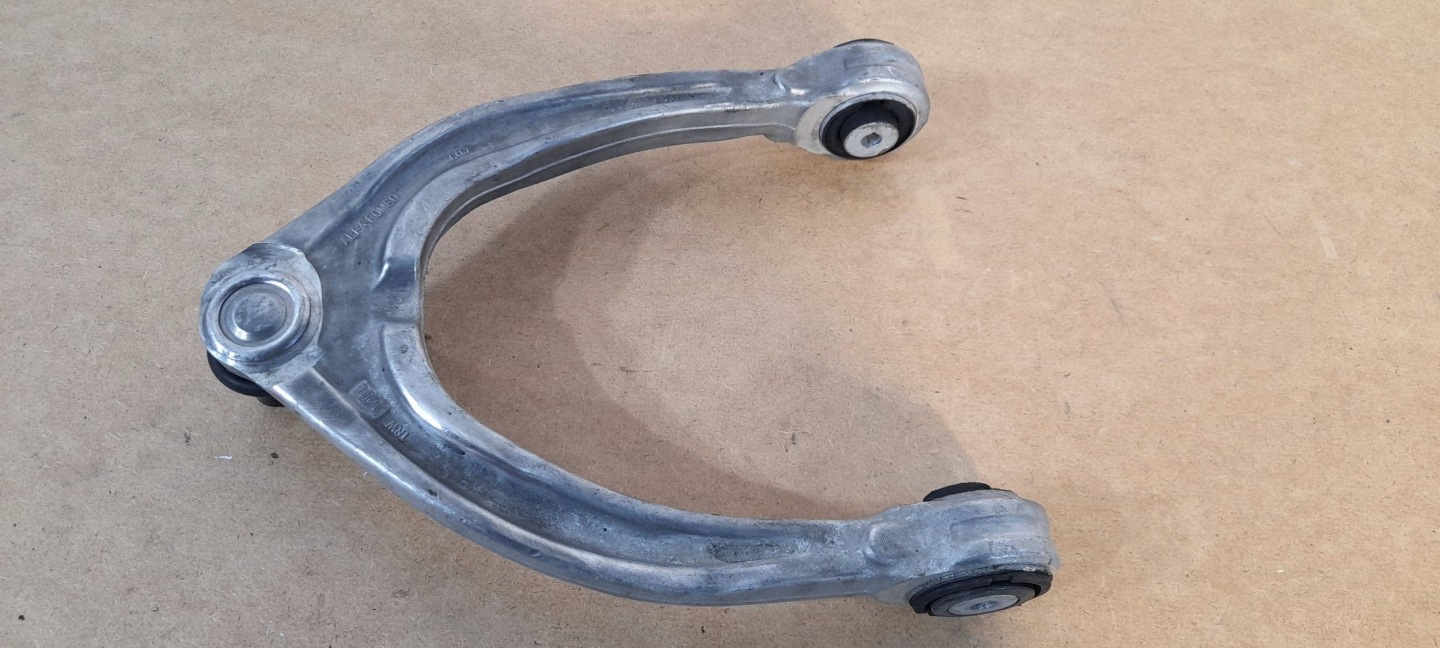 Alfa Romeo Giulia arm upper front left K206602 (Q933)