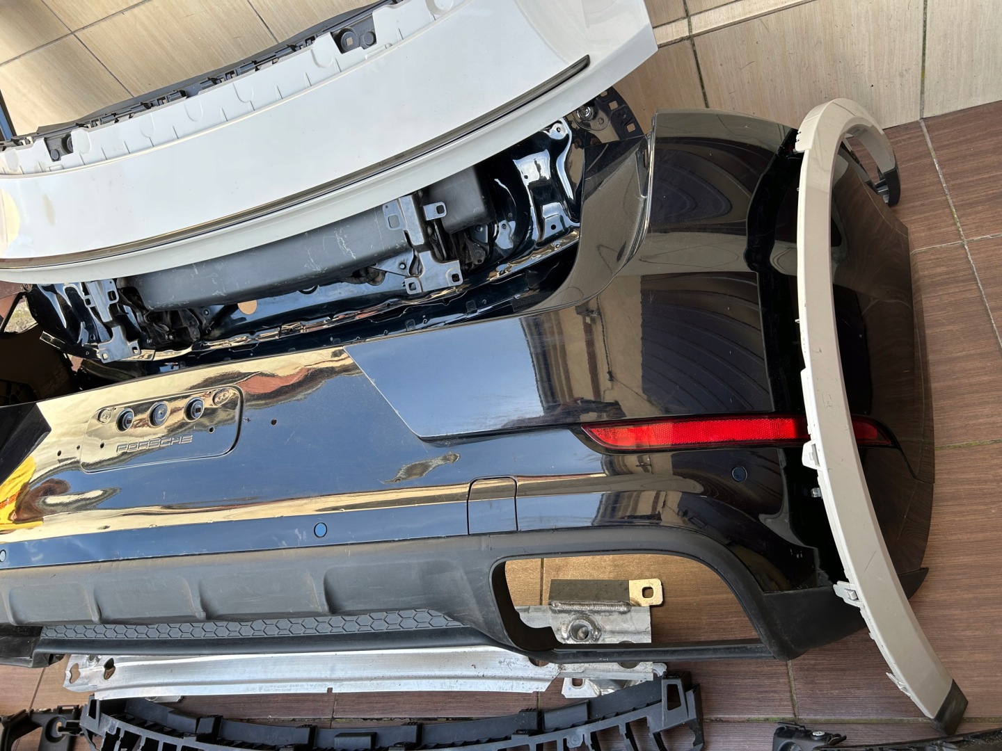 bumper trunk door light sider Spoiler Porsche Cayenne Coupe 9Y3