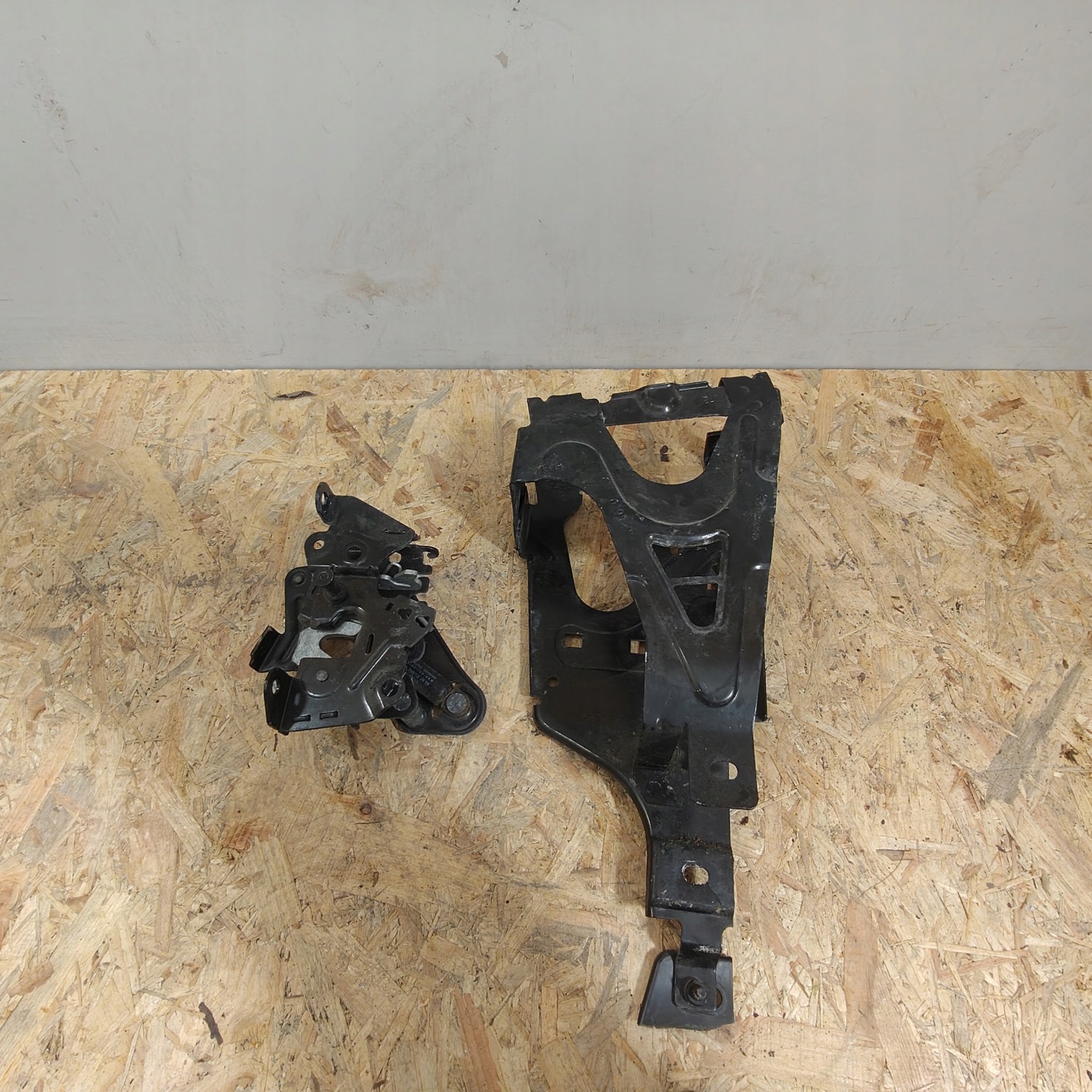 bonnet latch lock right plus holder BMW F01