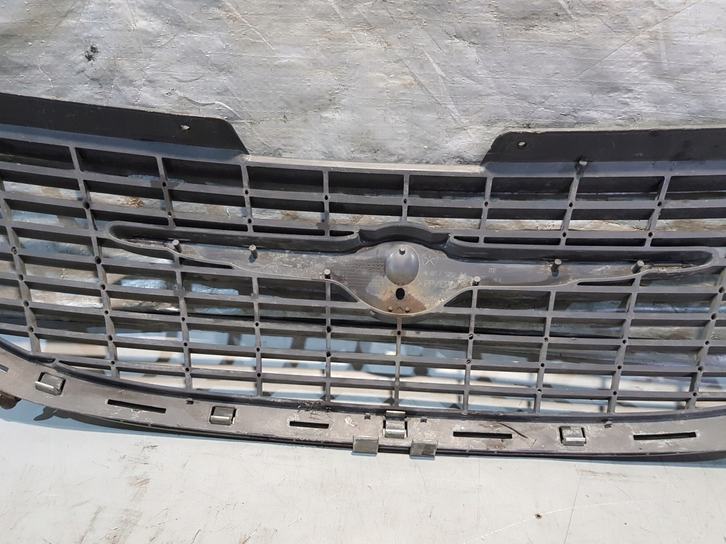 CHRYSLER VOYAGER Grille 4857522AA