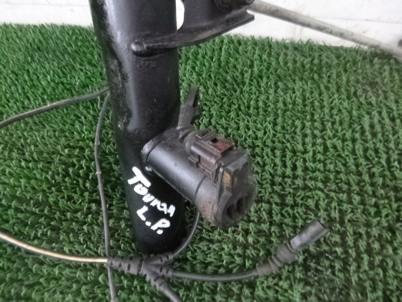TOURAN II 10-15 shock absorber front left AKTYWNY