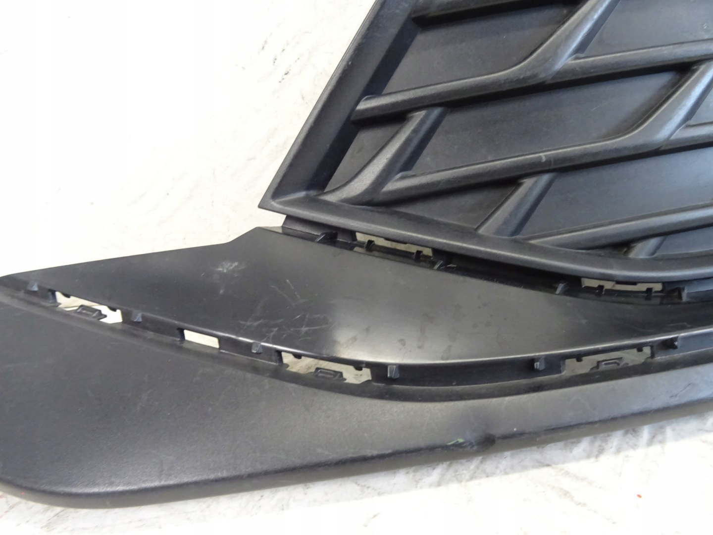 grid of a bumper front front left AUDI A3 8Y LIFT S-LINE 8Y0807681H.