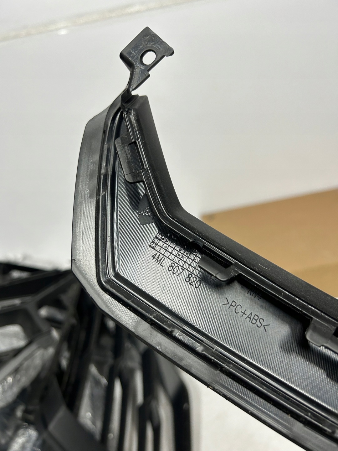 Lamborghini Urus 4ML rešetka desna w branik prednji