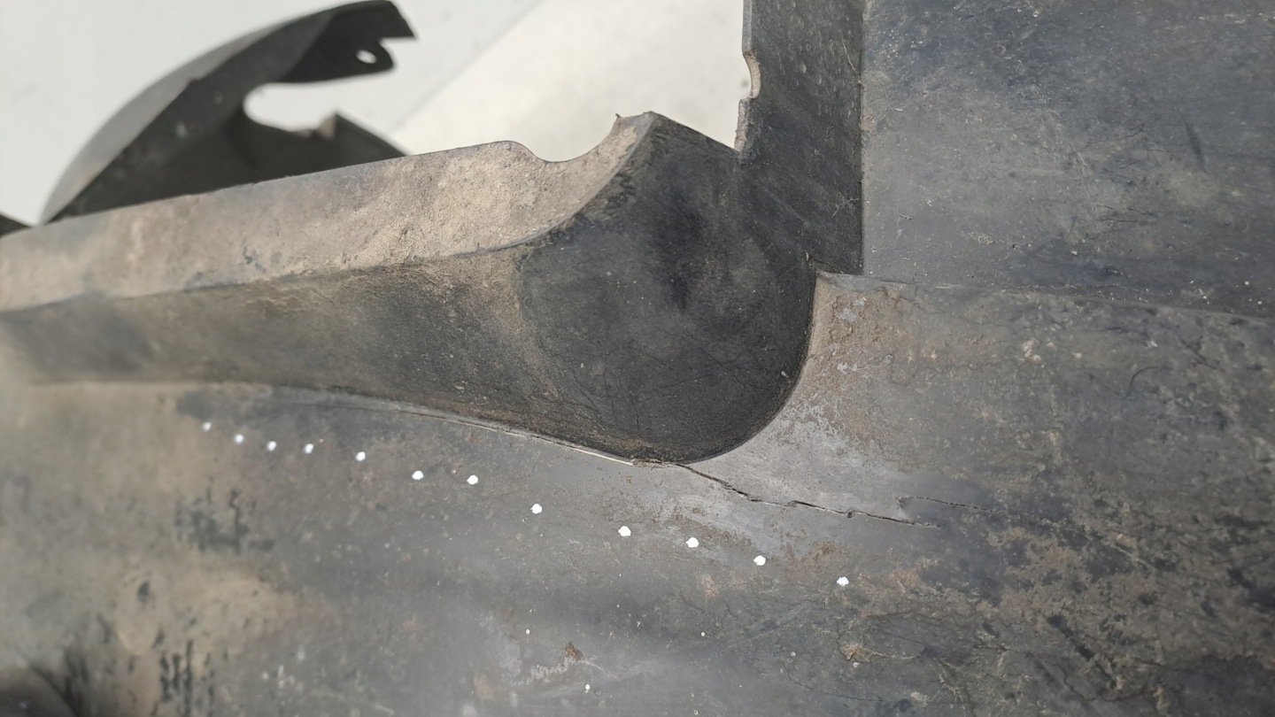 podblatník levý předek 3M7116115AE Mazda 2 DY
