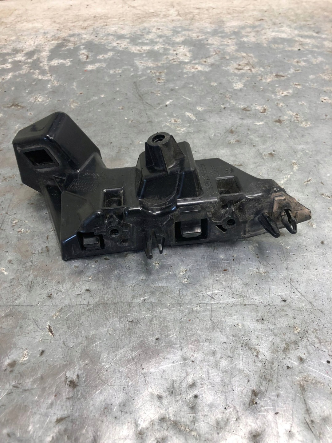 bumper bracket left front FORD FOCUS MK4 KOMBI JX7B-17D959