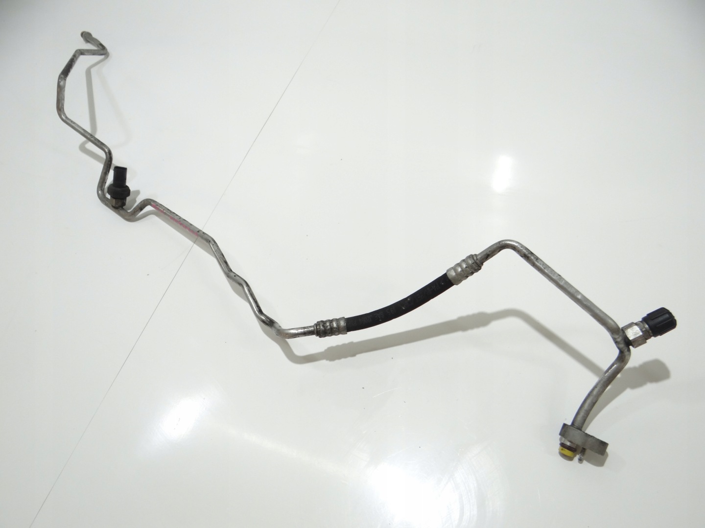 vedení hadice klimatizaci BMW E60 N52 6910803