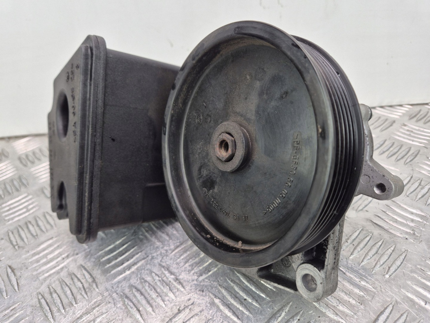 Mercedes E350 W211 pompe direction assistée M272.964 0054662001