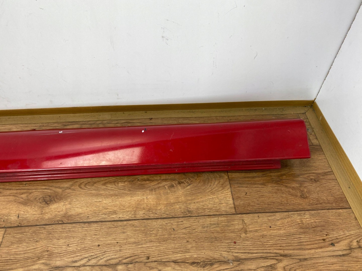 cap threshold right Dodge Charger 2015+