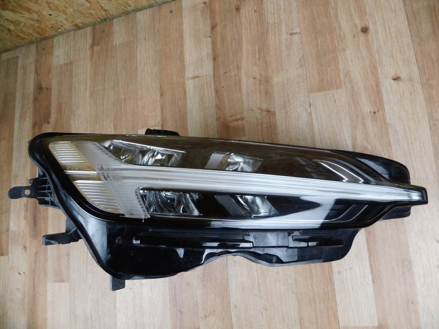 Volvo S60 V60 2022+ LIFT light right front front right 32347005