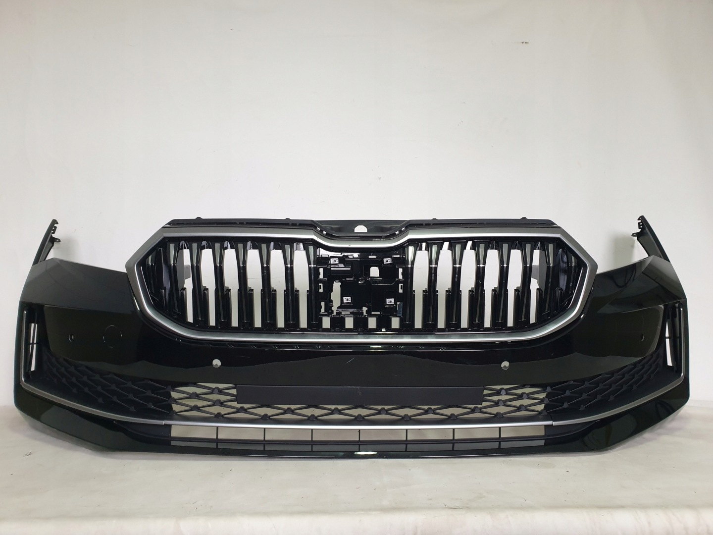 SKODA SUPERB IV 3P0 23-> bumper front front 4 x PDC cover 3P0807221