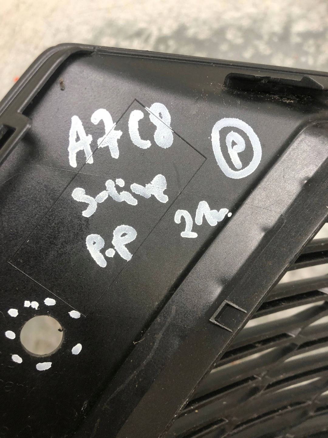 grid of a bumper right front S-LINE AUDI A7 4K8 4K8807682B
