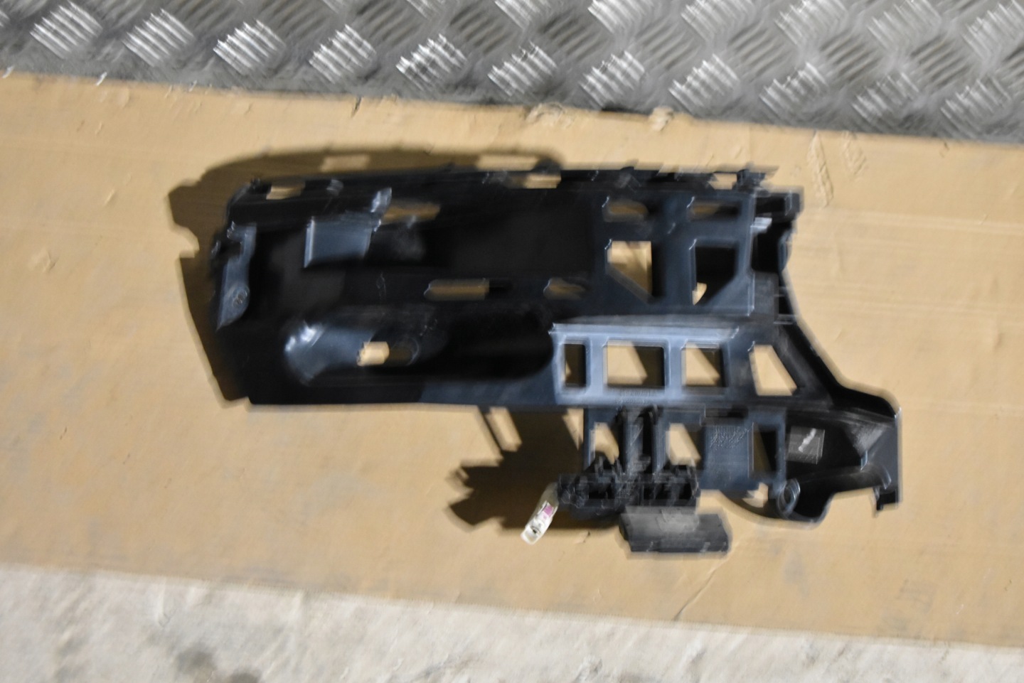 IDEALNY bumper bracket rear left PORSCHE MACAN 1