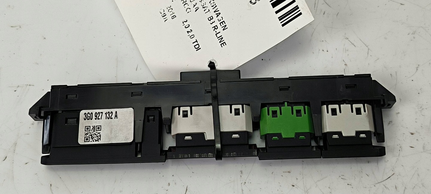 button of warning lights PDC VOLKSWAGEN PASSAT B8 R-LINE
