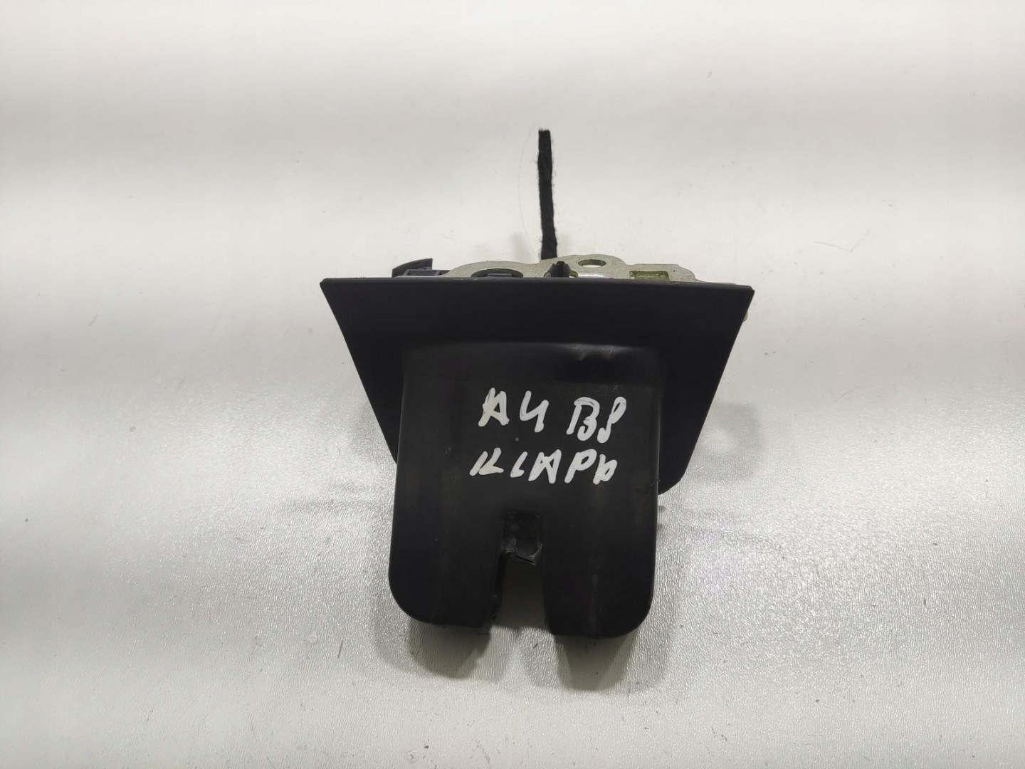 lock bonnet boot rear part AUDI A4 B8 KOMBI AVANT 2008-2012