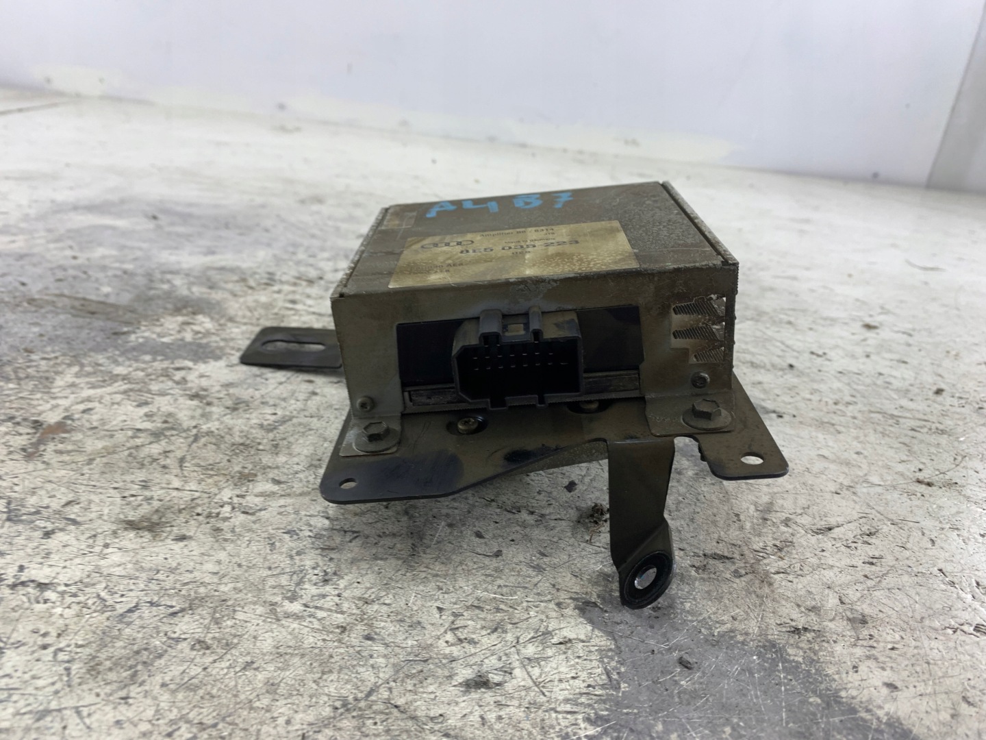 AUDI A4 B6 B7 amplifier AUDIO + ANTENY 8E5035223 8E0035456B