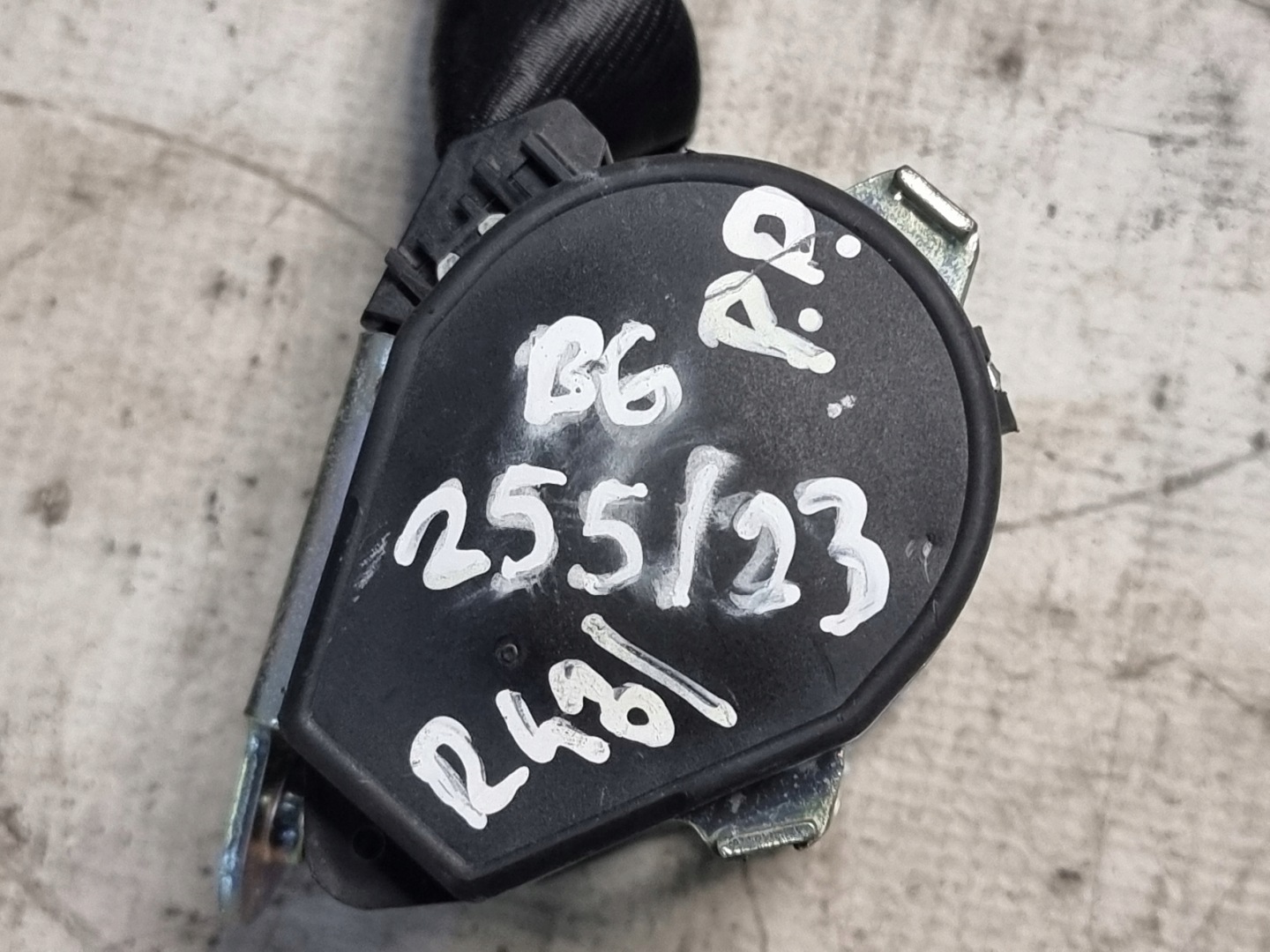tension belt safety right front VW PASSAT B6 06r