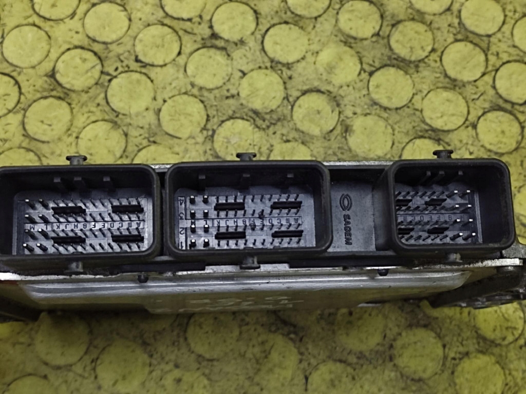 RENAULT MEGANE II 1.6 control unit of the engine 8200387138
