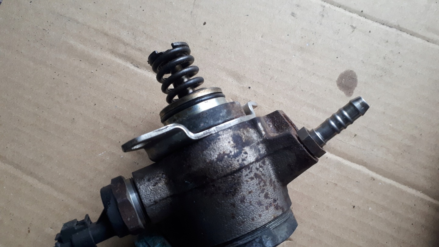 S4 B8 A4 pumpa goriva 3.0 TFSI 07L127026E A5 S5