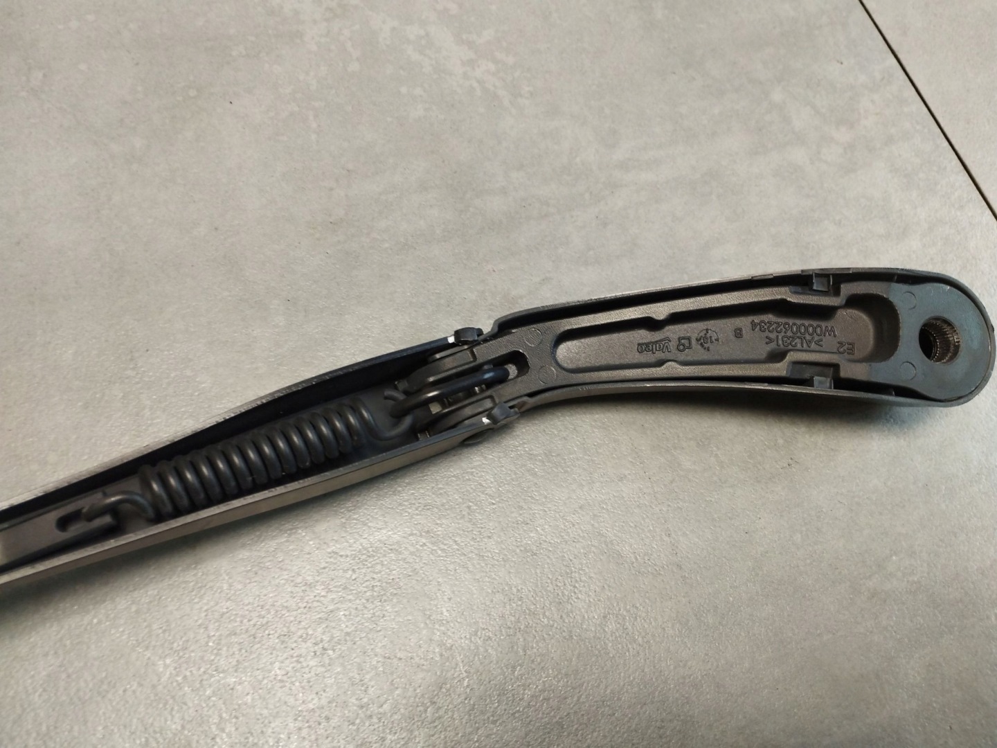 Mercedes-Benz E W213 wiper arm front A2138205402 UK