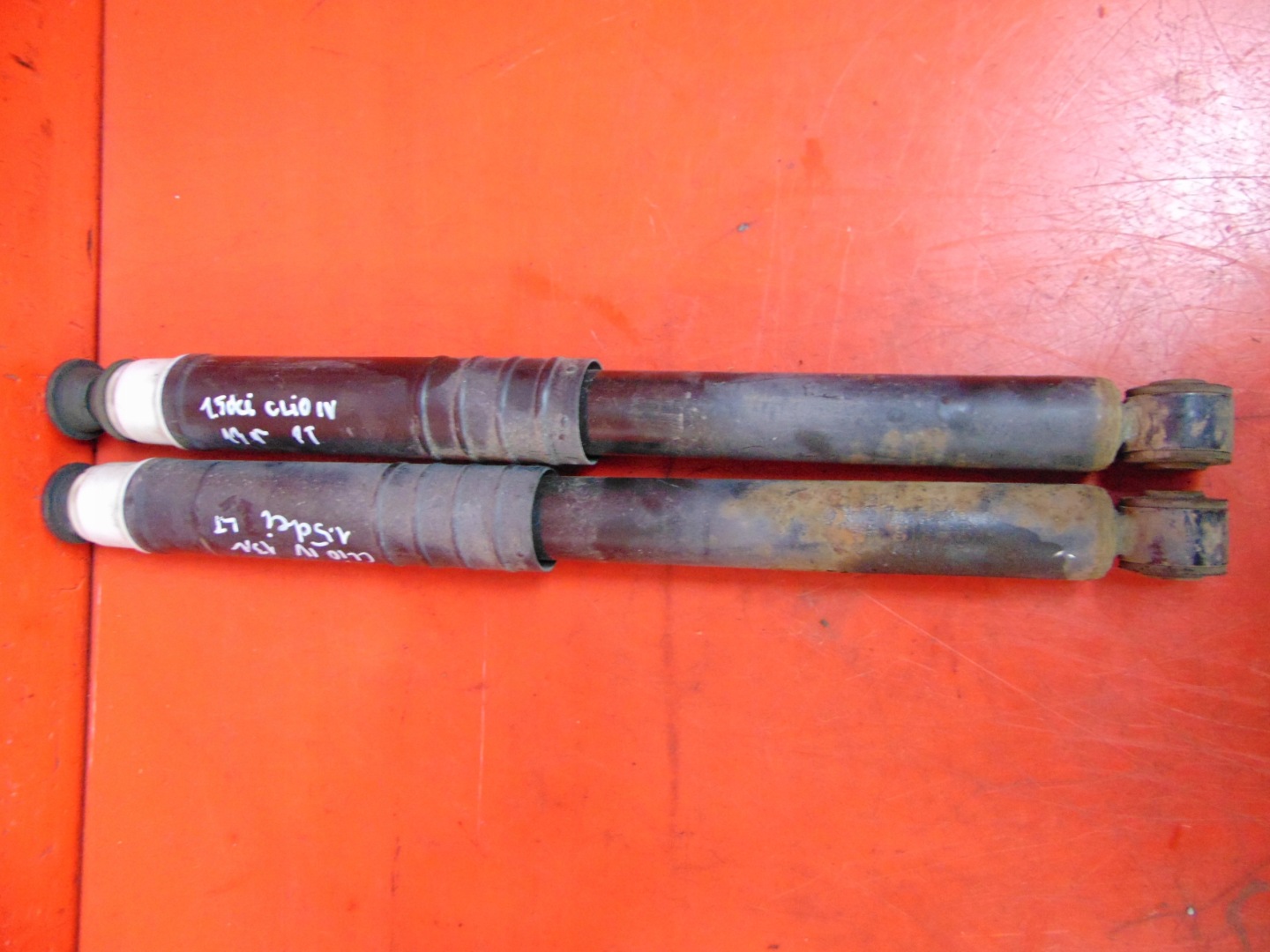 RENAULT CLIO 4 IV STOSSDÄMPFER HECK HINTEN KOMPLET