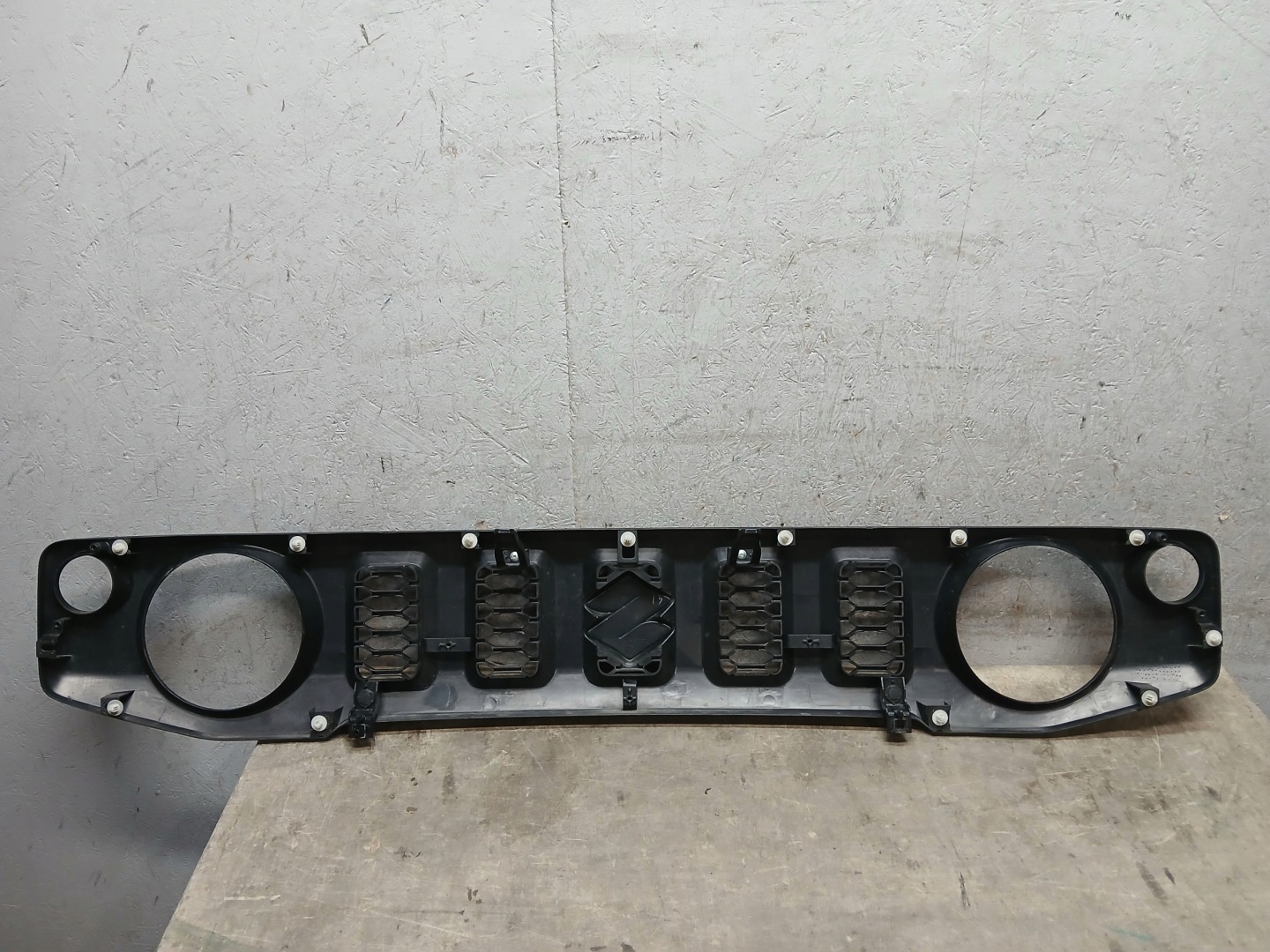 Grille SUZUKI JIMNY II 2 18- 72111-78RO