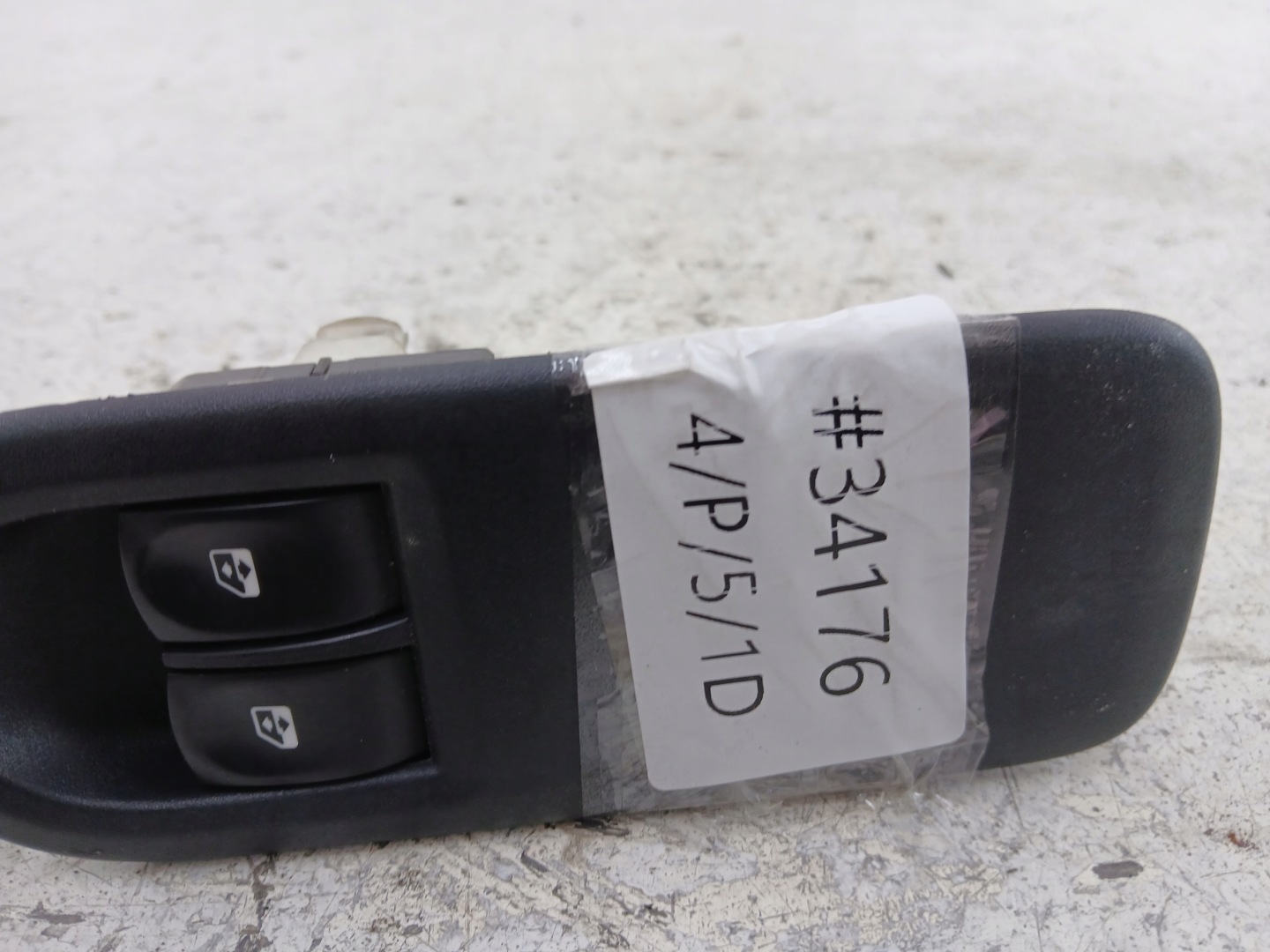 RENAULT CLIO III PANEL of the window left front 8200356519 2 windows