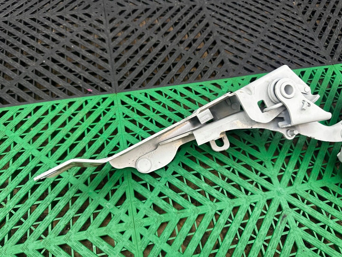 Cerniere cofano BMW 2 F45 7300522