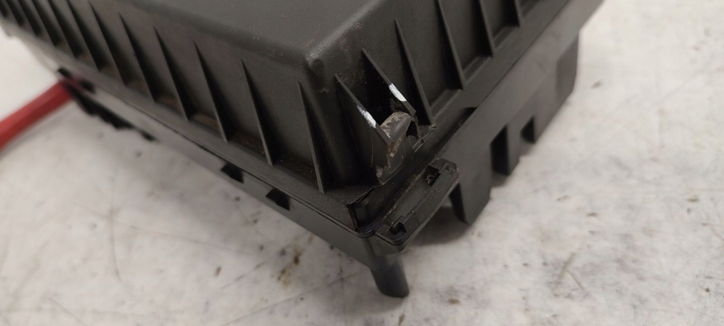 Module fusibles Opel Astra J kombi 2,0 CDTI