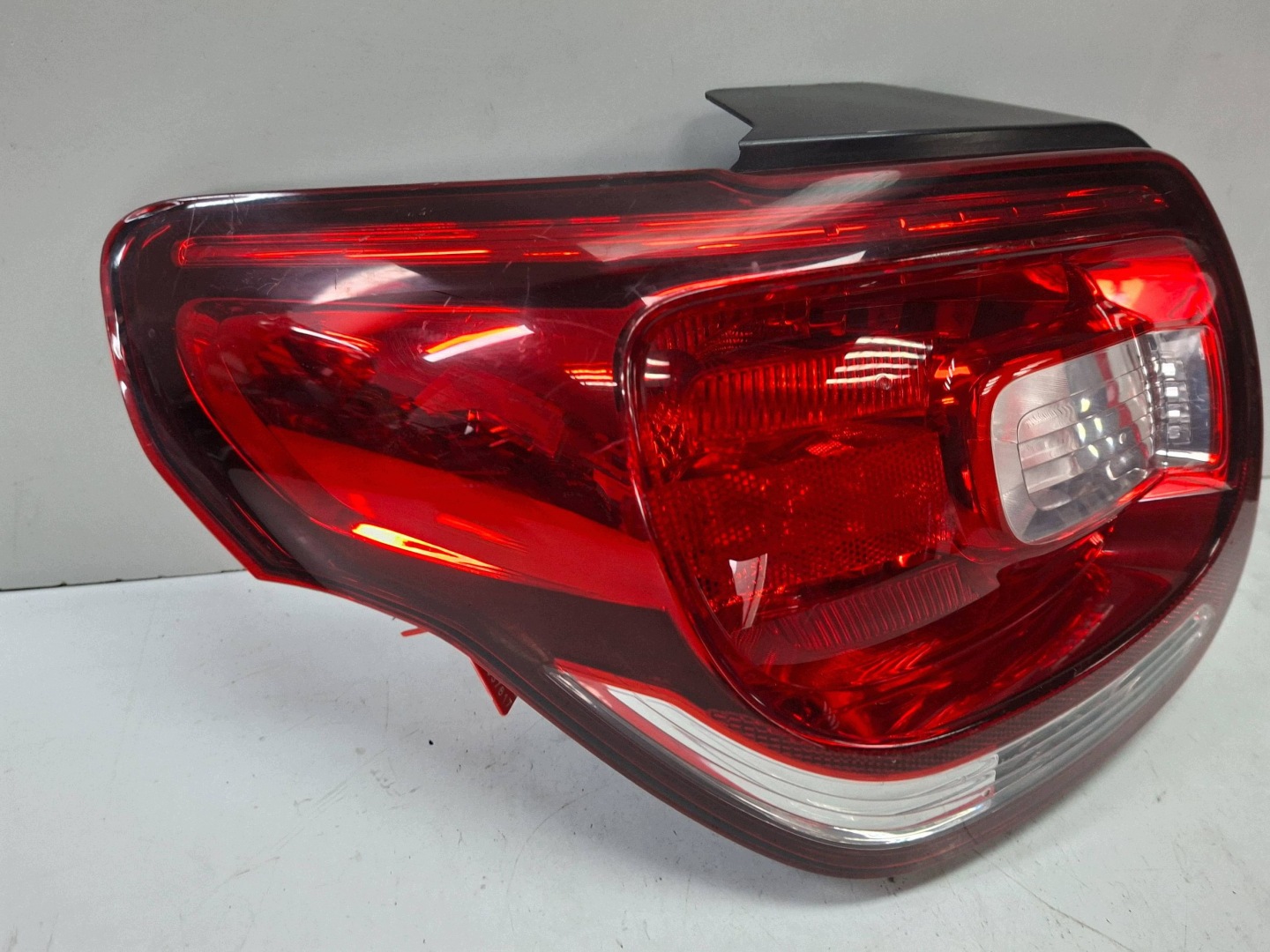 feu arrière gauche 9808415880 CITROEN DS3 2009