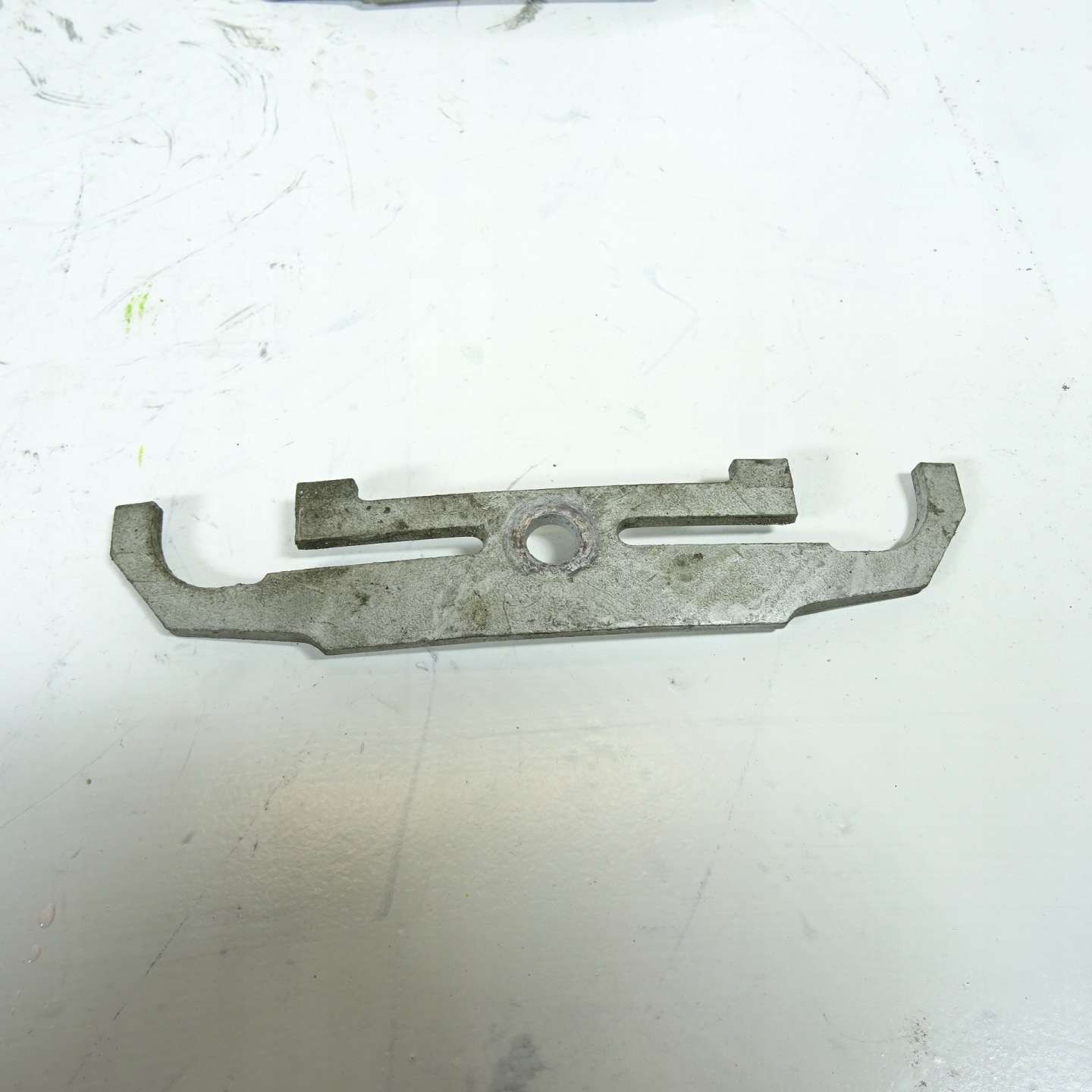BMW 7 F01 F02 4.4 V8 Support plaque WTRYSKIWACZY
