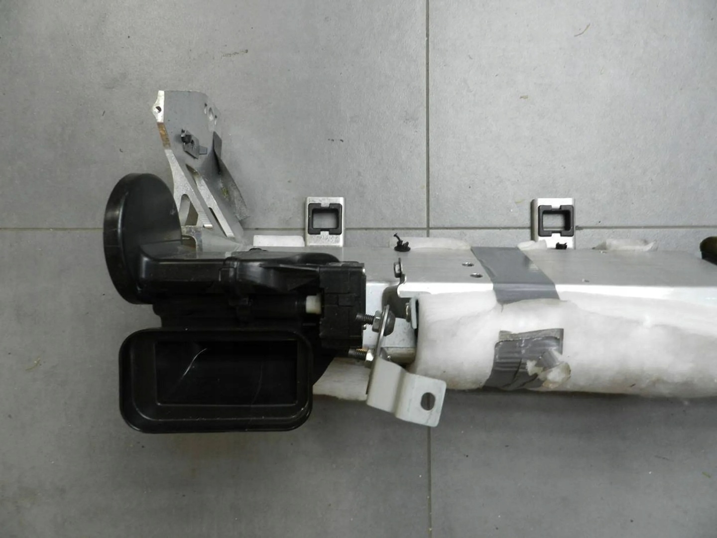 VW Phaeton sider support of the dashboard 3D1857017E