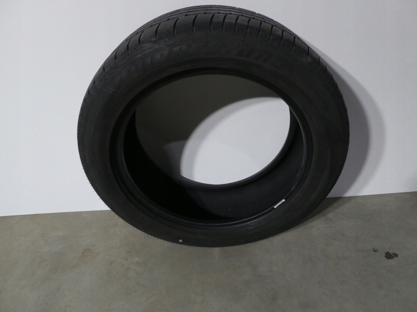 1X tyre Bridgestone 255/50/20 2017R