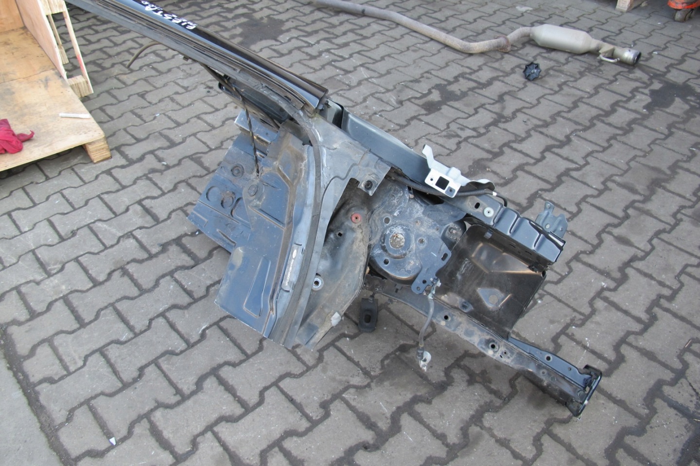 FORD FIESTA MK7 JA8 08- quarter quarter left front front D9