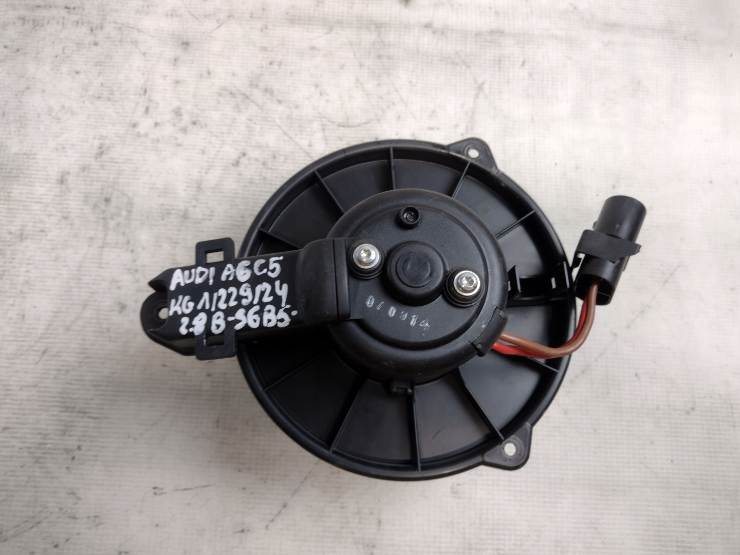 ventilátor tOPENÍ klími Audi A6 C5 2,8B 4B1820021